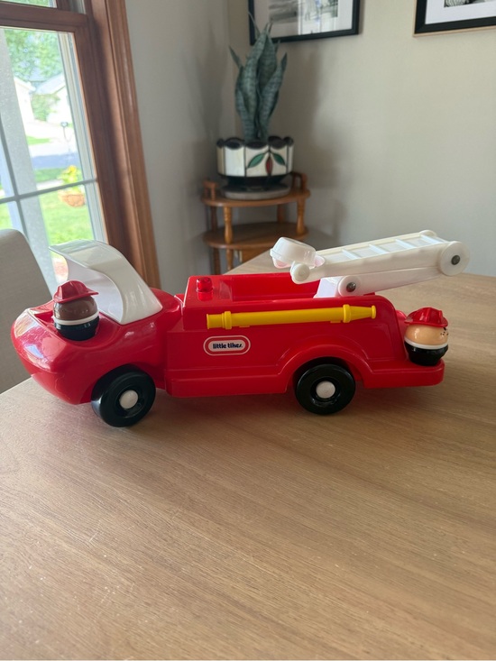 Little Tikes Other - VTG 80s Little Tikes Toddle Tots Fire Truck and Ladder (includes 2 people)